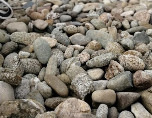 Галька речная пестрая (20-40 мм.)  купить в Мариуполе от производителя, без посредников