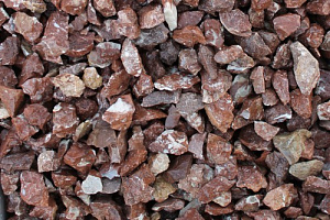 Kamenclub.ru: Мраморная крошка (щебень крошка розовый) фр. 40-70 мм.  купить в Мариуполе мрамр розовый, красный мраморный декоративный 11000 руб/т   фото КАМЕНЬ КЛУБ