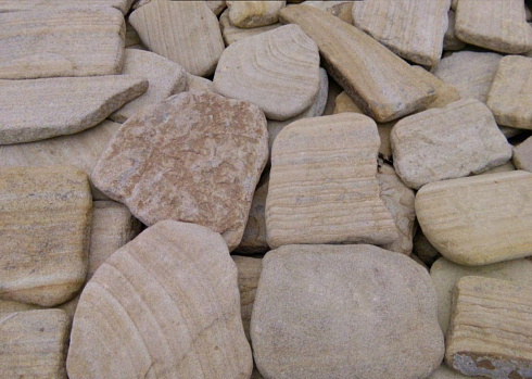 Kamenclub.ru: Песчаник пластушка галтованный желтый с рисунком (3 см)  купить в Мариуполе плитняк - пластушка желтый песчаник 21000 руб/м3   фото КАМЕНЬ КЛУБ