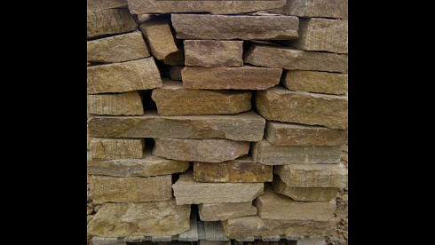 Kamenclub.ru: Песчаник пластушка желтый с рисунком (4-6 см)  купить в Мариуполе плитняк пластушка желтый с рисунком песчаник 9 000 руб/м3   фото КАМЕНЬ КЛУБ