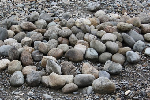 Kamenclub.ru: Речной валун (Ассорти) фр.100-300 мм.  купить в Мариуполе галечник серый, темно-серый, светло-серый речная галька крупных размеров 4200 руб/т   фото КАМЕНЬ КЛУБ