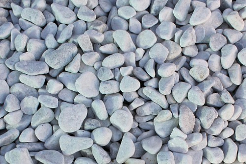 Kamenclub.ru: Щебень галтованный белый (мрамор) фр.5-10 мм.  купить в Мариуполе мрамор белый, айвори, молочный каменная мраморная декоративная ландшафтная крошка 17000 руб/т   фото КАМЕНЬ КЛУБ