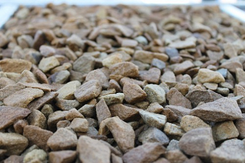 Kamenclub.ru: Щебень крошка желтый (песчаник) фр. 20-40 мм.  купить в Мариуполе песчаник бежевый рыжий каменная крошка песчаника 9500 руб/т   фото КАМЕНЬ КЛУБ