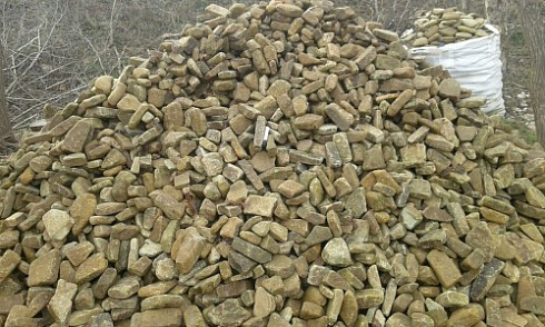 Kamenclub.ru: Песчаник для строительства и кладки блочный (фр 100-200 мм)  купить в Мариуполе песчаник бежевый серый рыжий валун мелкий для строительства песчаник 6500 руб/т   фото КАМЕНЬ КЛУБ