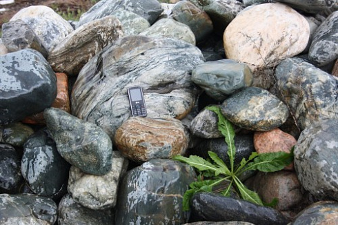 Kamenclub.ru: Ландшафтные валунчики фр.100-500 мм.  купить в Мариуполе крупный природный камень серый, темно-серый, светло-серый речной валун крупный 4800 руб/т   фото КАМЕНЬ КЛУБ