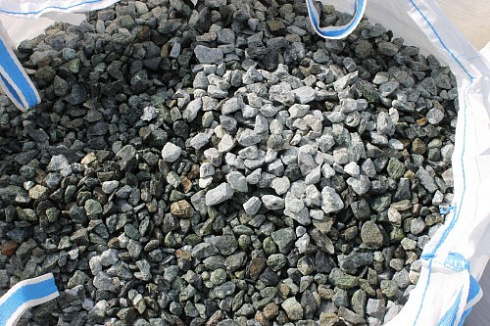 Kamenclub.ru: Щебень крошка зеленый (змеевик) фр. 20-40 мм.  купить в Мариуполе мрамор зеленый, салатовый ландшафтная мраморная крошка 8500 руб/т   фото КАМЕНЬ КЛУБ