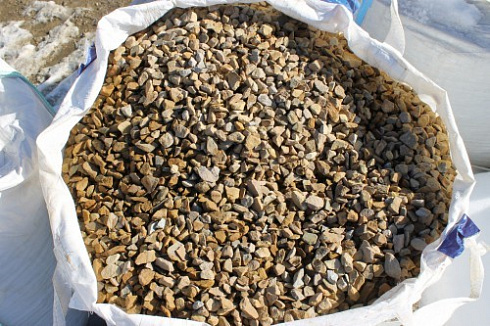 Kamenclub.ru: Щебень крошка желтый (песчаник) фр. 20-40 мм.  купить в Мариуполе песчаник бежевый рыжий каменная крошка песчаника 9500 руб/т   фото КАМЕНЬ КЛУБ