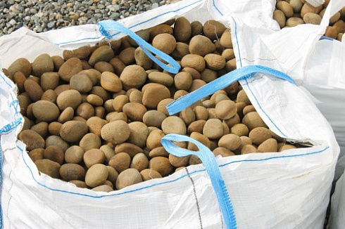 Kamenclub.ru: Песчаник ядра, фр. 100-300 мм  купить в Мариуполе песчаник бежевый серый рыжий речная галька 5 000 руб/т   фото КАМЕНЬ КЛУБ