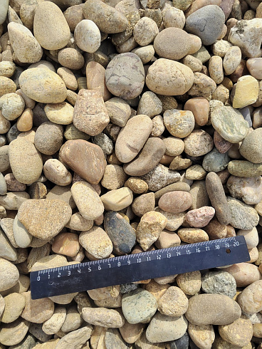 Kamenclub.ru: Галька речная окат рыжая фр. 20-40 мм. купить  в Мариуполе галька речная окатанная рыжая желтая серая округлая речная галька 5000 руб/т   фото КАМЕНЬ КЛУБ