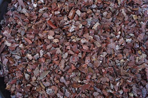 Kamenclub.ru: Щебень крошка красный (ЯШМА) фр. 10-20 мм.  купить в Мариуполе яшма красный, бордовый, оранжевый, рыжий декоративный каменный ландшафтный щебень колотый 9000 руб/т   фото КАМЕНЬ КЛУБ