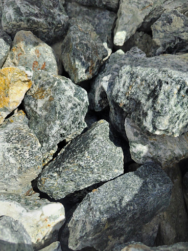 фото Галтованный жадеит (фр. 70-100 мм)  купить в Мариуполе в интернет-портале КАМЕНЬ КЛУБ