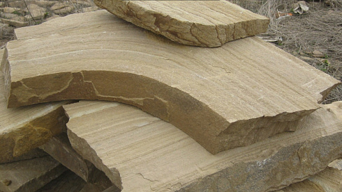 Kamenclub.ru: Форматный камень (плаха) пошаговая дорожка от 70-150 см (4 -12 см)  купить в Мариуполе плитняк  форматный плаха желтый песчаник 9 000 руб/т   фото КАМЕНЬ КЛУБ