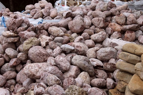 Kamenclub.ru: Розовый валунчик фр.100-300 мм.  купить в Мариуполе крупный природный камень розовый, серый молочный красный речной галечник природный 7850 руб/т   фото КАМЕНЬ КЛУБ