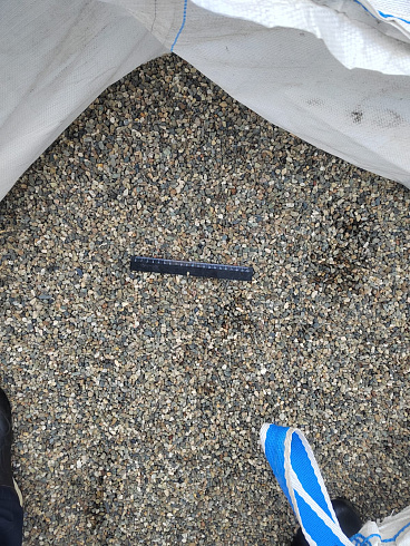 Kamenclub.ru: Галька речная окат (серая) фр.5-10 мм купить  в Мариуполе галька речная серая, серый, темно-серый, светло-серый, коричневый речная окатанная галька декоративная ландшатфная 5000 руб/т   фото КАМЕНЬ КЛУБ