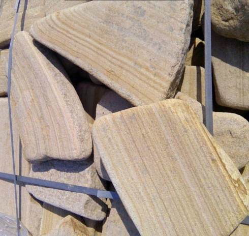 Kamenclub.ru: Песчаник пластушка галтованный желтый с рисунком (3 см)  купить в Мариуполе плитняк - пластушка желтый песчаник 21000 руб/м3   фото КАМЕНЬ КЛУБ