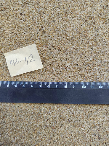 Кварцевый песок для площадок фр. 0,6-1,2 мм.  купить в Мариуполе фото Камень Клуб