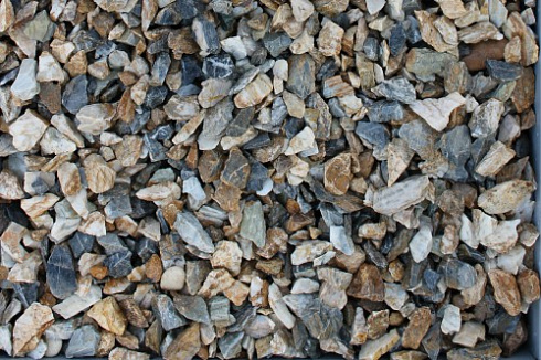 Kamenclub.ru: Мраморная крошка (щебень крошка медовый), фр. 10-20 мм.  купить в Мариуполе песчаник бежевый, серый каменная ландшафтная крошка  12000 руб/т   фото КАМЕНЬ КЛУБ