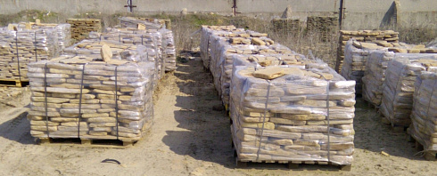 Kamenclub.ru: Песчаник пластушка галтованный желтый с рисунком (3 см)  купить в Мариуполе плитняк - пластушка желтый песчаник 21000 руб/м3   фото КАМЕНЬ КЛУБ