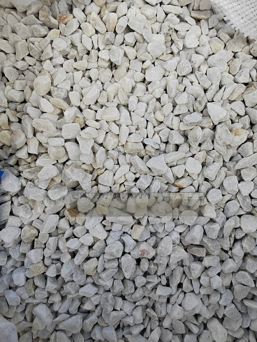 Kamenclub.ru: Мраморная крошка, щебень, цвет-белый, фр. 10-20 мм.  купить в Мариуполе мрамор белый, молочный айвори каменная ландшафтная декоративная крошка шебня 12000 руб/т   фото КАМЕНЬ КЛУБ