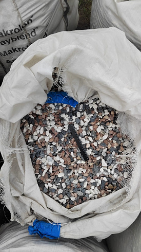 Kamenclub.ru: Мраморная крошка (щебень галтованный микс:белый-зеленый-розовый) фр.20-40 мм.  купить в Мариуполе мрамор белый, зеленый, розовый мрамор декоративный (галтовка) 15500 руб/т   фото КАМЕНЬ КЛУБ