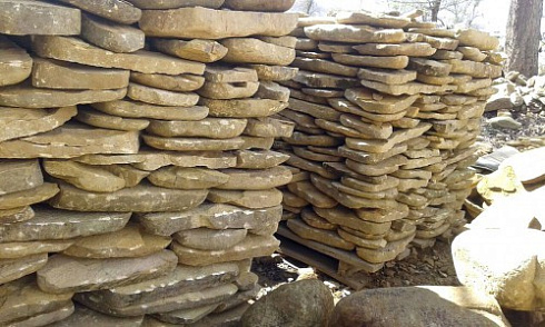 Kamenclub.ru: Песчаник колотый для облицовки (фр. 2-3 см)  купить в Мариуполе песчаник бежевый серый рыжий песчаник строительный 5000 руб/т   фото КАМЕНЬ КЛУБ