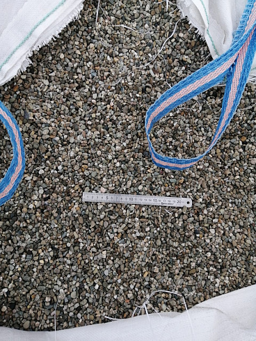 Kamenclub.ru: Галька речная окат (серая) фр.5-10 мм купить  в Мариуполе галька речная серая, серый, темно-серый, светло-серый, коричневый речная окатанная галька декоративная ландшатфная 5000 руб/т   фото КАМЕНЬ КЛУБ