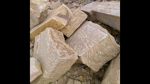 Kamenclub.ru: Песчаник пластушка желтый с рисунком (4-6 см)  купить в Мариуполе плитняк пластушка желтый с рисунком песчаник 9 000 руб/м3   фото КАМЕНЬ КЛУБ