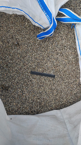 Kamenclub.ru: Галька речная окат (серая) фр.3-5 мм купить  в Мариуполе галька речная серая бежевый темно-серый окатанный речной камень округлый 9500 руб/т   фото КАМЕНЬ КЛУБ