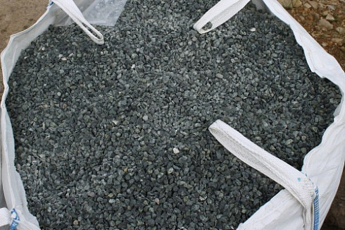 Kamenclub.ru: Щебень крошка зеленый (змеевик) фр. 10-20 мм.  купить в Мариуполе змеевик зеленый, салатовый декоративная ландшафтная каменная крошка щебня 7 200 руб/т   фото КАМЕНЬ КЛУБ