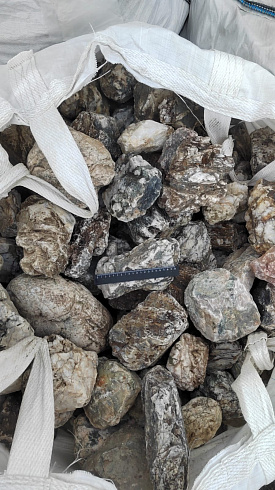 Kamenclub.ru: Кварцевый валунчик фр.100-300 мм.  купить в Мариуполе кварц белый, бежевый молочный рыжий крупный природный камень галечник 7850 руб/т   фото КАМЕНЬ КЛУБ