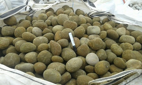 Kamenclub.ru: Песчаник ядра, фр. 100-300 мм  купить в Мариуполе песчаник бежевый серый рыжий речная галька 5 000 руб/т   фото КАМЕНЬ КЛУБ