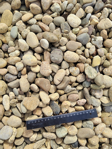 Kamenclub.ru: Галька речная окат рыжая фр. 20-40 мм. купить  в Мариуполе галька речная окатанная рыжая желтая серая округлая речная галька 5000 руб/т   фото КАМЕНЬ КЛУБ