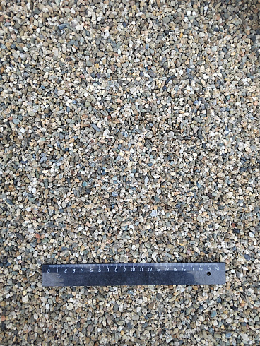 Kamenclub.ru: Галька речная окат (серая) фр.3-5 мм купить  в Мариуполе галька речная серая бежевый темно-серый окатанный речной камень округлый 9500 руб/т   фото КАМЕНЬ КЛУБ
