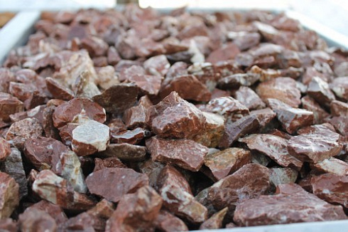 Kamenclub.ru: Мраморная крошка (щебень крошка розовый) фр. 20-40 мм.  купить в Мариуполе мрамор розовый, красный мраморная крошка декоративная 11000 руб/т   фото КАМЕНЬ КЛУБ