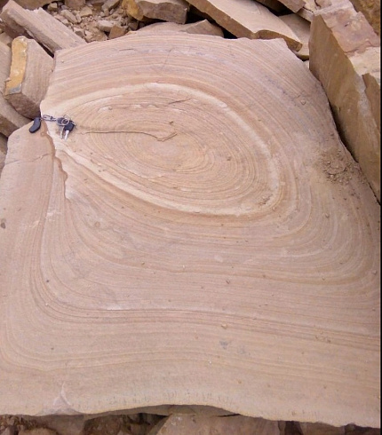 Kamenclub.ru: Форматный камень (плаха) пошаговая дорожка от 70-150 см (4 -12 см)  купить в Мариуполе плитняк  форматный плаха желтый песчаник 9 000 руб/т   фото КАМЕНЬ КЛУБ