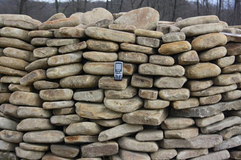 Kamenclub.ru: Песчаник для мощения дорожек, площадок, парковок ( фр 5-10 см)  купить в Мариуполе песчаник  серый желтый коричневый рыжий песчаник оголтованный окатанный 6500 руб/т   фото КАМЕНЬ КЛУБ