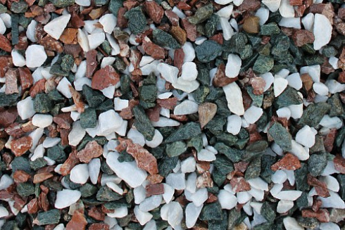 Kamenclub.ru: Мраморная крошка (щебень крошка микс : белый-черный-розовый) фр. 3-5 мм.  купить в Мариуполе мрамор белый, черный, розовый, разноцветный мраморная каменная крошка декорвтивная 12000 руб/т   фото КАМЕНЬ КЛУБ