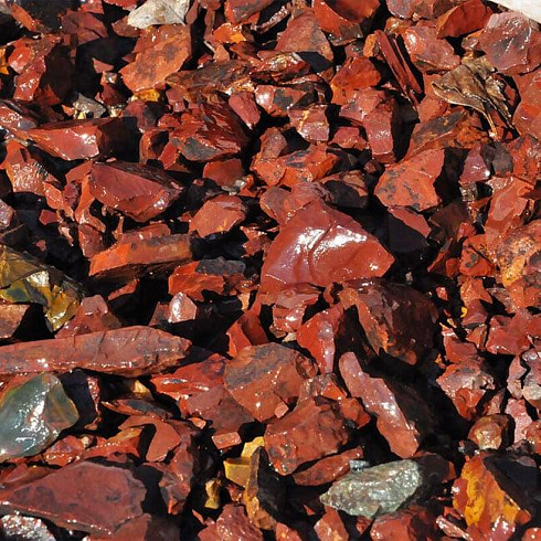Kamenclub.ru: Щебень крошка красный (ЯШМА) фр. 5-10 мм.  купить в Мариуполе крошка каменная яшмы красный, бордовый, темно-красный декоративная крошка ландшафтная каменная яшмоидная 8500 руб/т   фото КАМЕНЬ КЛУБ