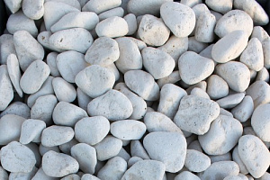 Kamenclub.ru: Щебень галтованный белый (мрамор) фр.5-10 мм.  купить в Мариуполе мрамор белый, айвори, молочный каменная мраморная декоративная ландшафтная крошка 17000 руб/т   фото КАМЕНЬ КЛУБ