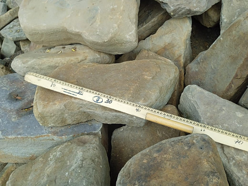 Kamenclub.ru: Песчаник для мощения дорожек, площадок, парковок ( фр 5-10 см)  купить в Мариуполе песчаник  серый желтый коричневый рыжий песчаник оголтованный окатанный 6500 руб/т   фото КАМЕНЬ КЛУБ