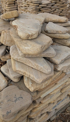 Kamenclub.ru: Песчаник пластушка галтованный желтый с рисунком (3 см)  купить в Мариуполе плитняк - пластушка желтый песчаник 21000 руб/м3   фото КАМЕНЬ КЛУБ