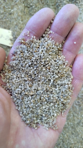 Кварцевый песок для площадок фр. 0,8 - 2 мм.  купить в Мариуполе фото Камень Клуб