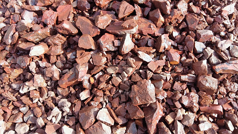 Kamenclub.ru: Щебень крошка красный (ЯШМА) фр. 20-40 мм.  купить в Мариуполе яшма красный, бордовый декоративный ландшафтный щебень 9000 руб/т   фото КАМЕНЬ КЛУБ