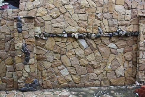 Kamenclub.ru: Песчаник колотый для облицовки (фр. 2-3 см)  купить в Мариуполе песчаник бежевый серый рыжий песчаник строительный 5000 руб/т   фото КАМЕНЬ КЛУБ