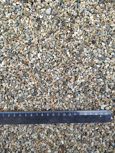 Kamenclub.ru: Галька речная окат (серая) фр.3-5 мм купить  в Мариуполе галька речная серая бежевый темно-серый окатанный речной камень округлый 9500 руб/т   фото КАМЕНЬ КЛУБ