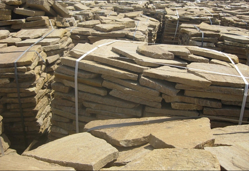 Kamenclub.ru: Песчаник пластушка желтый с рисунком (3 см)  купить в Мариуполе песчаник желтый с рисунком, рыжий, желтый песчаник пластушка ландшафтная рваная 8 500 руб/м3   фото КАМЕНЬ КЛУБ