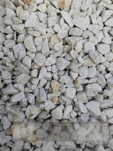 Kamenclub.ru: Мраморная крошка, щебень, цвет-белый, фр. 10-20 мм.  купить в Мариуполе мрамор белый, молочный айвори каменная ландшафтная декоративная крошка шебня 12000 руб/т   фото КАМЕНЬ КЛУБ