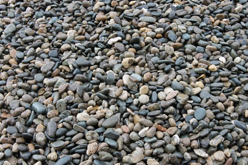 Kamenclub.ru: Галька речная окат (серая) фр.40-60 мм купить  в Мариуполе галька речная серый бежевый рыжий коричневый округлый речной камень 5000 руб/т   фото КАМЕНЬ КЛУБ