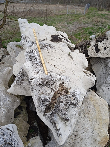 Kamenclub.ru: Выветренный известняк (степной) фр. 500-1500 мм.  купить в Мариуполе    10000 руб/т   фото КАМЕНЬ КЛУБ