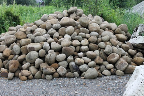 Kamenclub.ru: Песчаник ядра, фр. 100-300 мм  купить в Мариуполе песчаник бежевый серый рыжий речная галька 5 000 руб/т   фото КАМЕНЬ КЛУБ